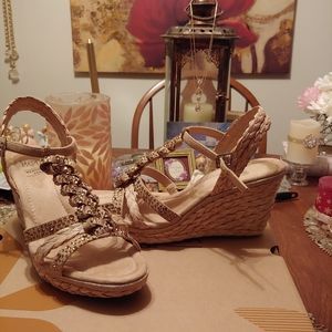 Never worn sandals SZ 10 memory foam sole.